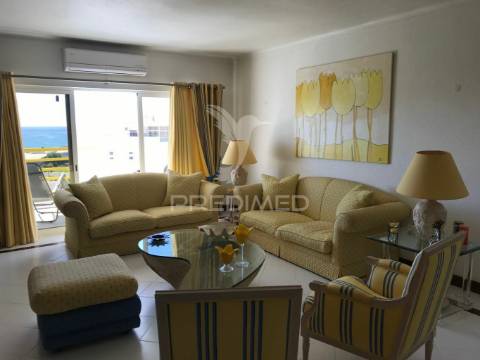 Esta penthouse t3 duplex lidera o que de melhor existe em vilamoura
