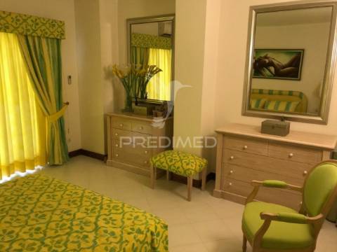 Esta penthouse t3 duplex lidera o que de melhor existe em vilamoura