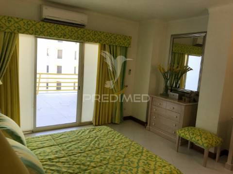 Esta penthouse t3 duplex lidera o que de melhor existe em vilamoura