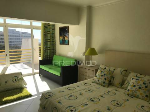 Esta penthouse t3 duplex lidera o que de melhor existe em vilamoura