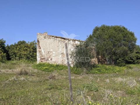 Terreno misto e ruína em vila nova de cacela, constroi 300m2