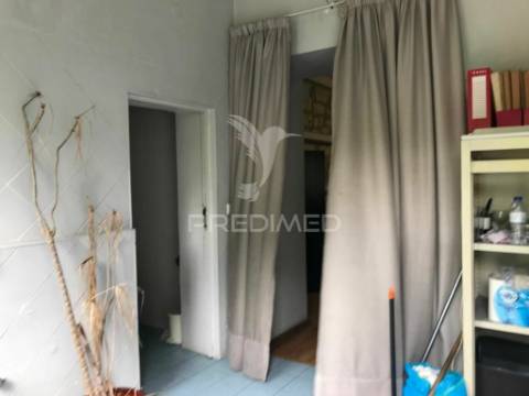 Prédio fachada oitocentista-ao metro marquês-porto