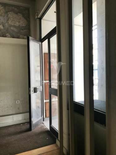 Prédio fachada oitocentista-ao metro marquês-porto