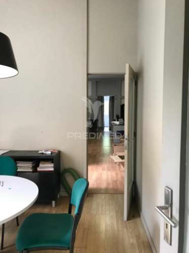 Prédio fachada oitocentista-ao metro marquês-porto