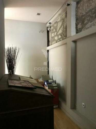 Prédio fachada oitocentista-ao metro marquês-porto