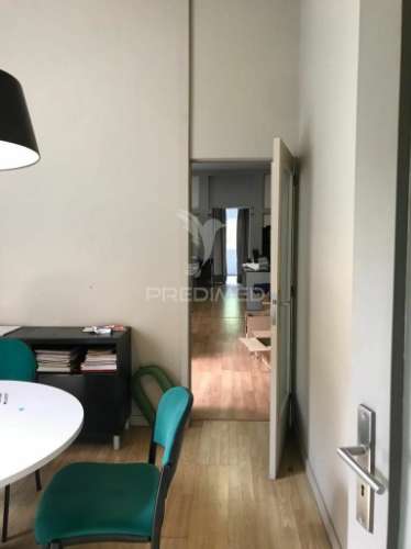 Prédio fachada oitocentista-ao metro marquês-porto