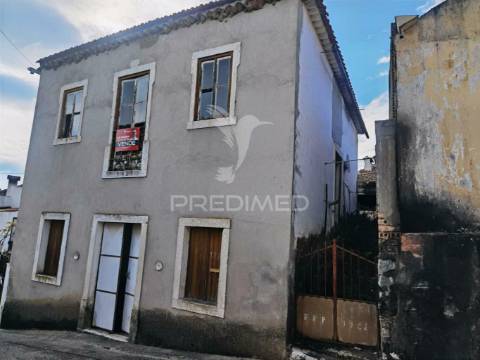 Moradia na aldeia do espinheiro para restaurar