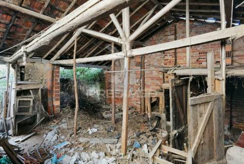 Moradia na aldeia do espinheiro para restaurar