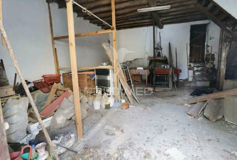 Moradia na aldeia do espinheiro para restaurar