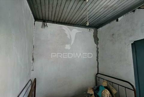 Moradia na aldeia do espinheiro para restaurar