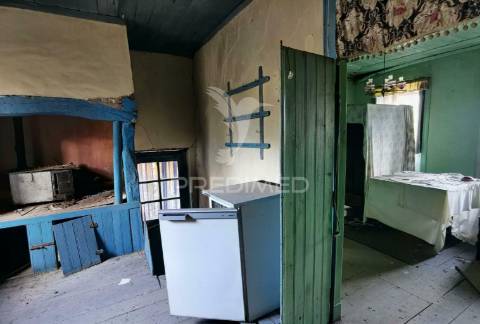 Moradia na aldeia do espinheiro para restaurar