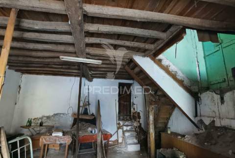 Moradia na aldeia do espinheiro para restaurar