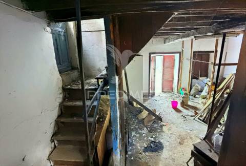 Moradia na aldeia do espinheiro para restaurar