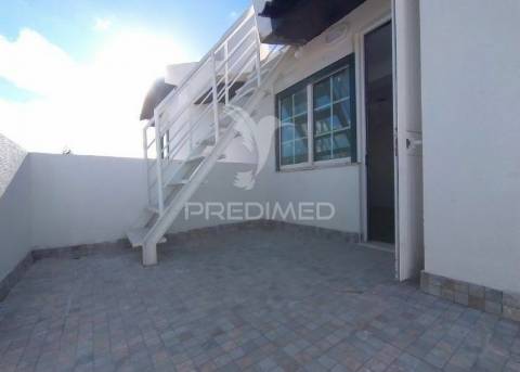 Moradia t3 + 3 com um otimo  terraço