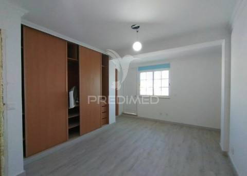 Moradia t3 + 3 com um otimo  terraço