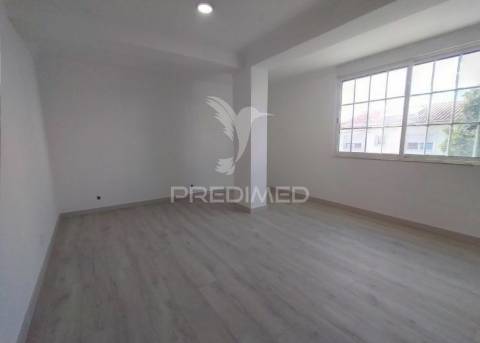 Moradia t3 + 3 com um otimo  terraço