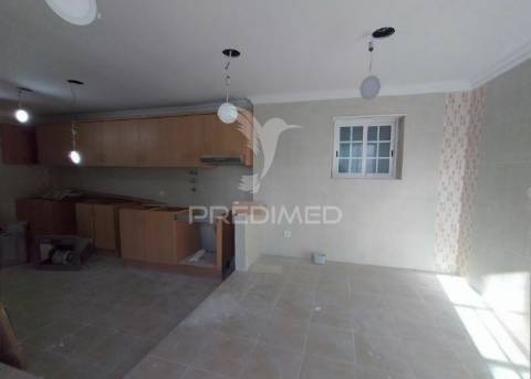 Moradia t3 + 3 com um otimo  terraço