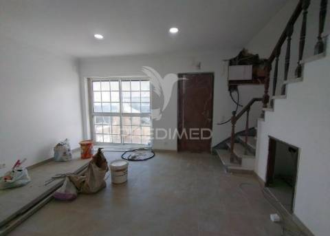 Moradia t3 + 3 com um otimo  terraço