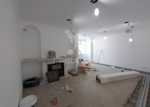 Moradia t3 + 3 com um otimo  terraço