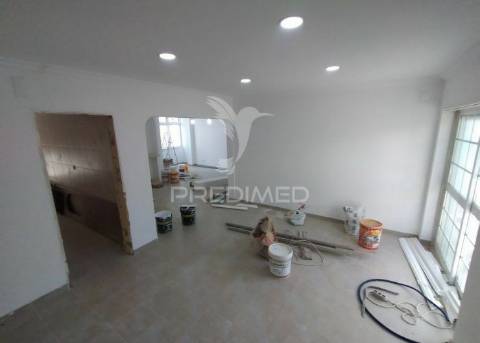 Moradia t3 + 3 com um otimo  terraço