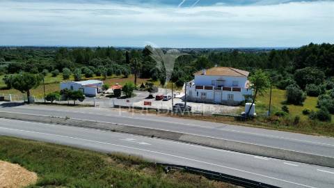 Quinta com várias casas e armazém, bugalhos / alcanena