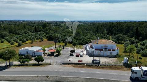 Quinta com várias casas e armazém, bugalhos / alcanena