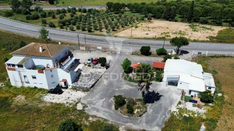 Quinta com várias casas e armazém, bugalhos / alcanena