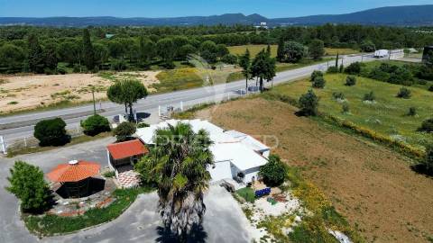 Quinta com várias casas e armazém, bugalhos / alcanena