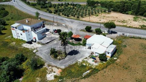 Quinta com várias casas e armazém, bugalhos / alcanena