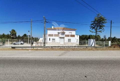 Quinta com várias casas e armazém, bugalhos / alcanena