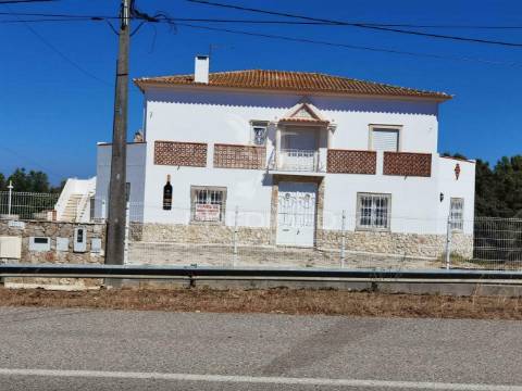 Quinta com várias casas e armazém, bugalhos / alcanena