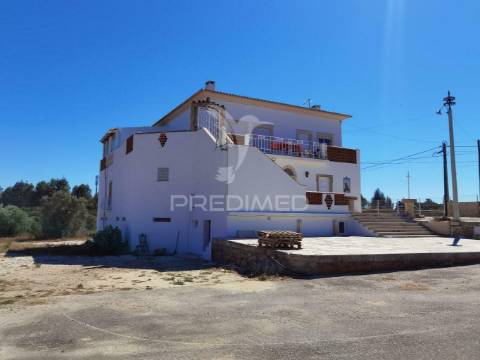 Quinta com várias casas e armazém, bugalhos / alcanena