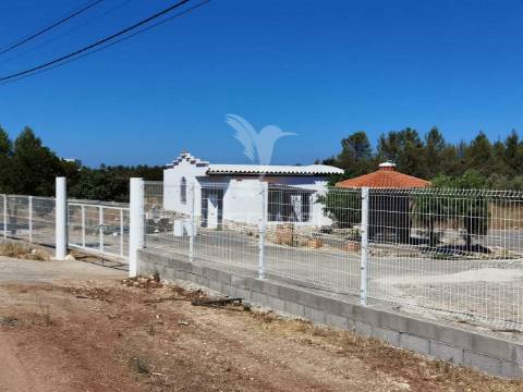 Quinta com várias casas e armazém, bugalhos / alcanena