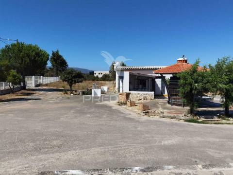 Quinta com várias casas e armazém, bugalhos / alcanena