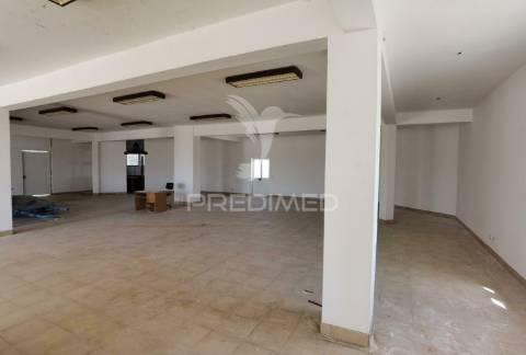 Quinta com várias casas e armazém, bugalhos / alcanena