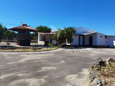 Quinta com várias casas e armazém, bugalhos / alcanena