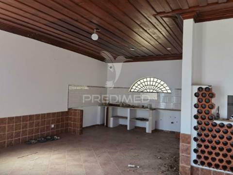 Quinta com várias casas e armazém, bugalhos / alcanena