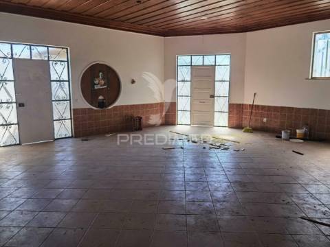 Quinta com várias casas e armazém, bugalhos / alcanena