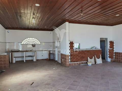 Quinta com várias casas e armazém, bugalhos / alcanena