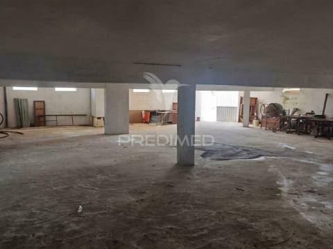 Quinta com várias casas e armazém, bugalhos / alcanena