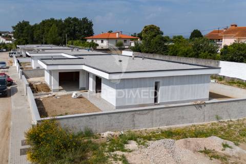 Moradia t3 terrea, amares (novo)