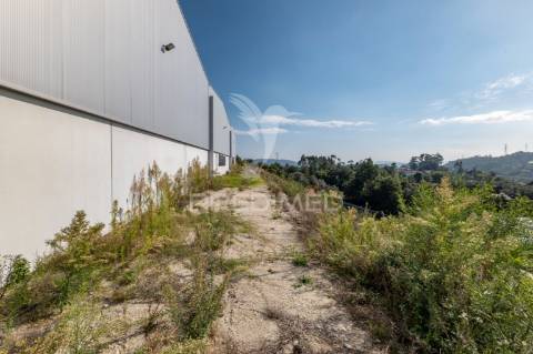 Pavilhão industrial com 2416m2.