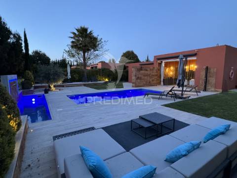 Vilamoura -moradia com localização privilegiada e vista sobre o campo de golfe