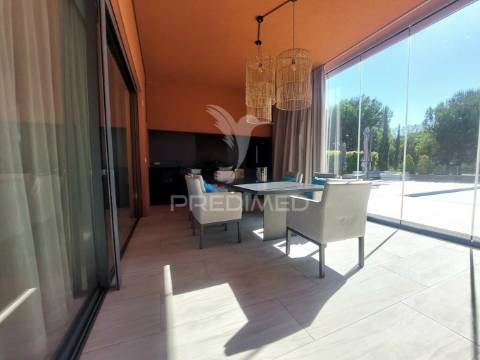 Vilamoura -moradia com localização privilegiada e vista sobre o campo de golfe