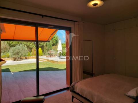 Vilamoura -moradia com localização privilegiada e vista sobre o campo de golfe