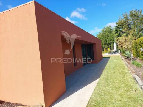 Vilamoura -moradia com localização privilegiada e vista sobre o campo de golfe