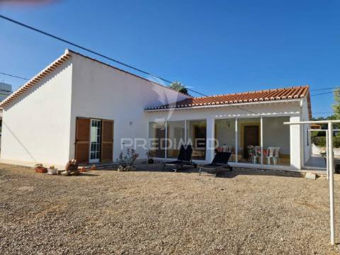 Aljezur - moradia térrea onde o sol bate à porta e a natureza dá os bons dias