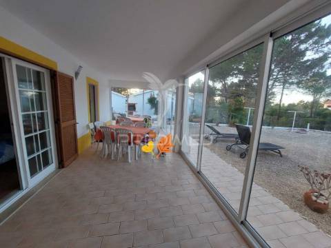 Aljezur - moradia térrea onde o sol bate à porta e a natureza dá os bons dias