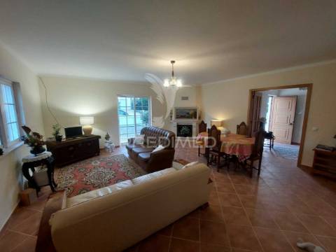 Aljezur - moradia térrea onde o sol bate à porta e a natureza dá os bons dias