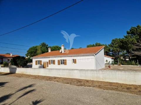 Aljezur - moradia térrea onde o sol bate à porta e a natureza dá os bons dias